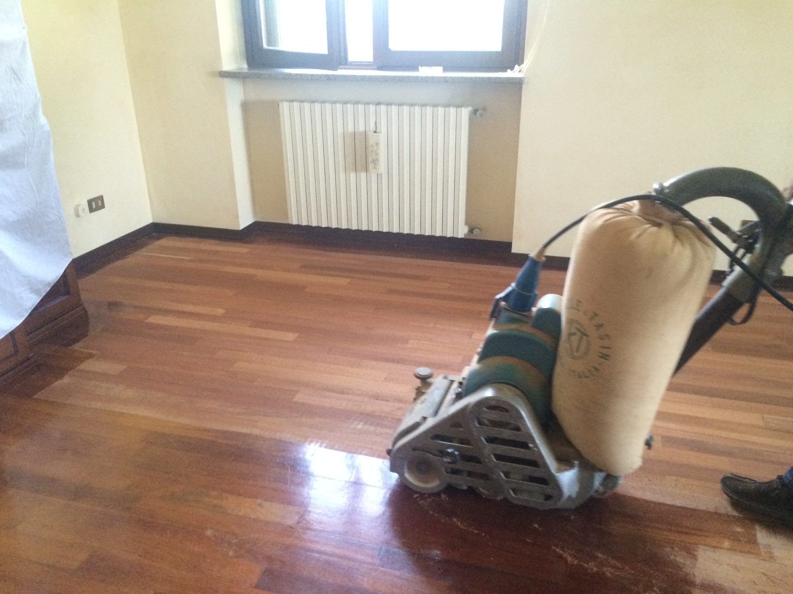 lamatura parquet varese,restauro parquet Varese,levigatura parquet Varese,lucidatura parquet Varese,preventivo lamatura parquet Varese,parquettista Varese levigatura
