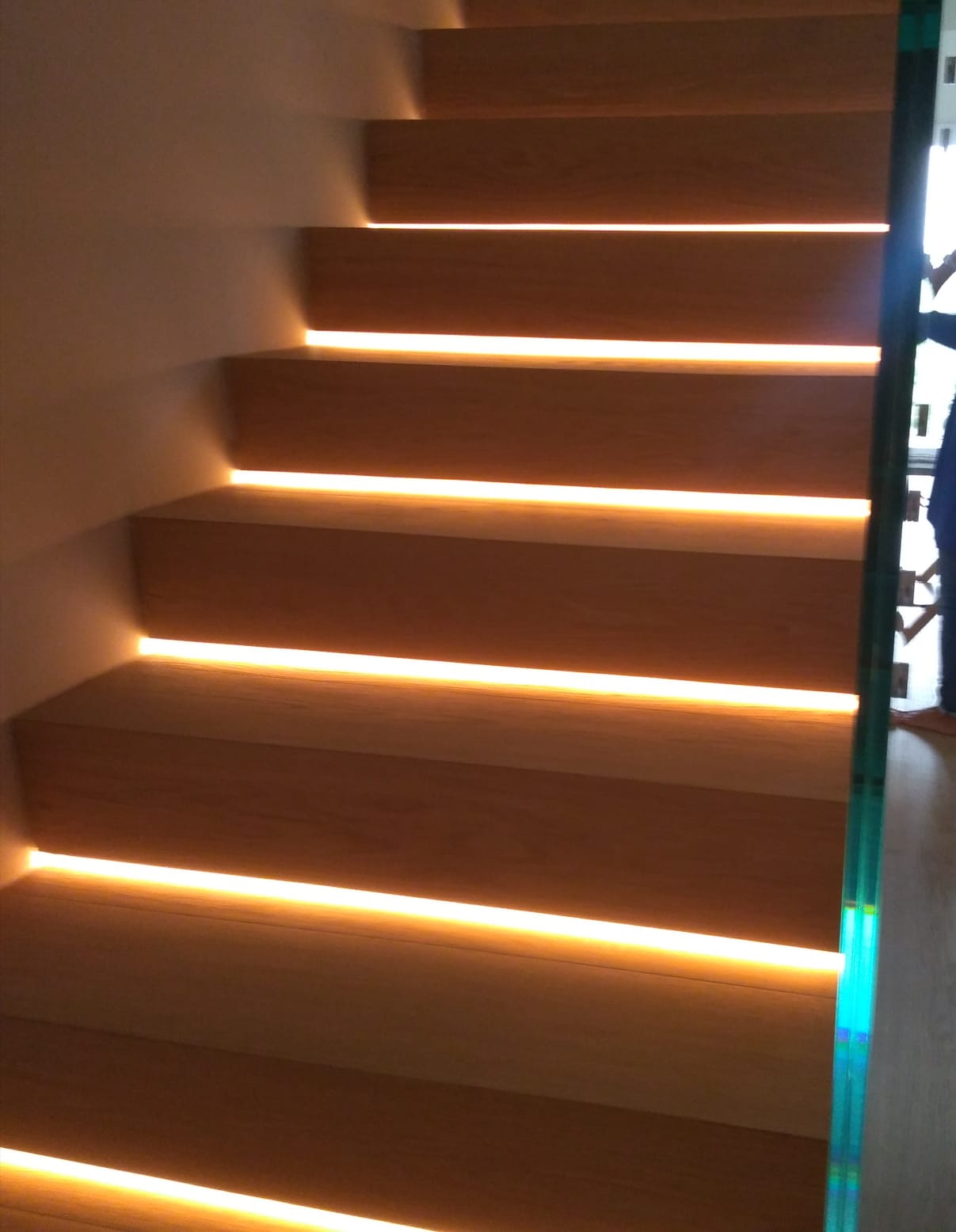 rivestimento scale in legno varese,rivestimento scale parquet varese,rivestimento scala legno varese,scala in legno varese,rivestimento scale interne legno,scale in parquet varese