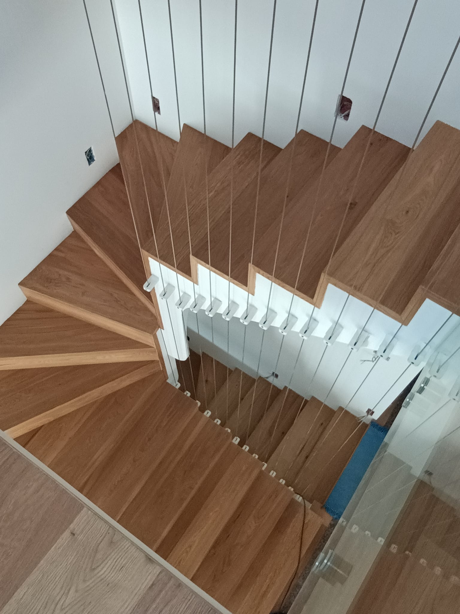 rivestimento scale in legno varese,rivestimento scale parquet varese,rivestimento scala legno varese,scala in legno varese,rivestimento scale interne legno,scale in parquet varese